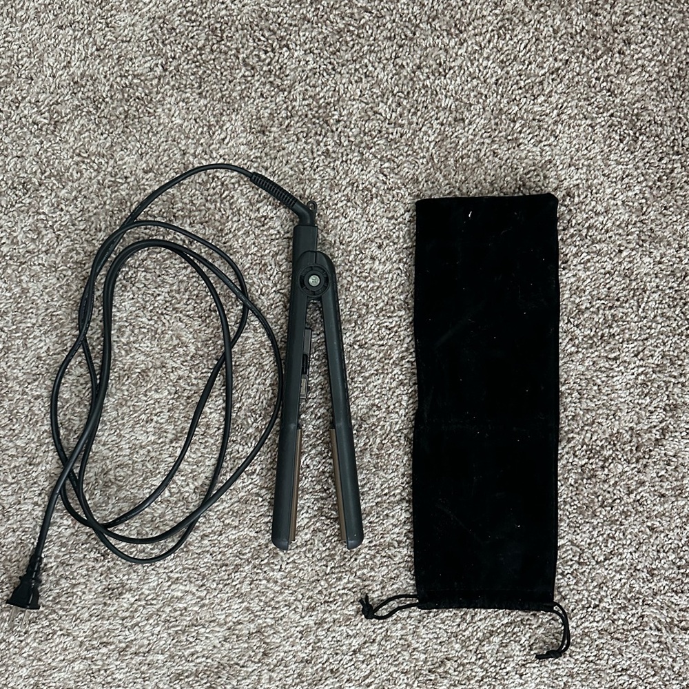 Black Flat Iron with Pouch